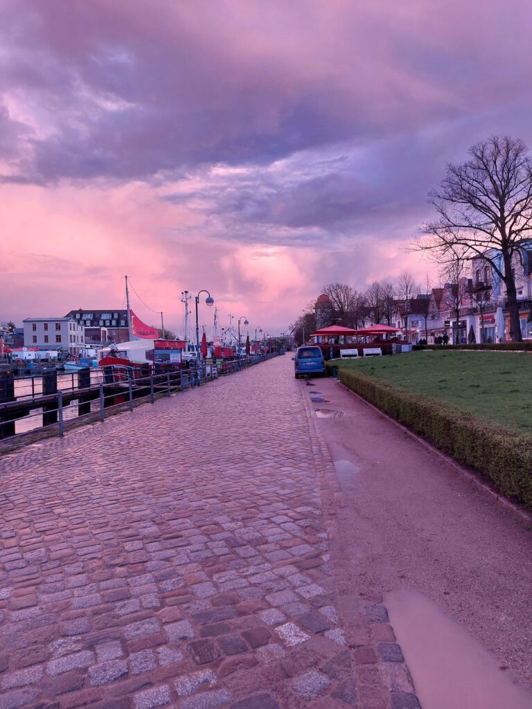 Abendsonne am Strom in Warnemünde