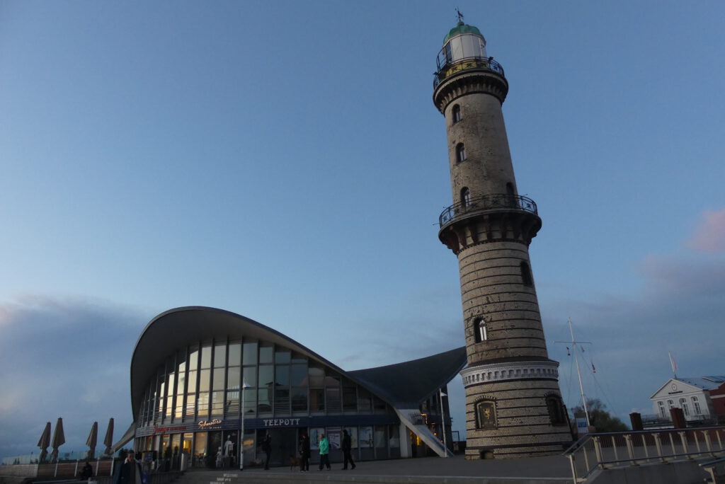 Teepod und Leuchturm vom nahen