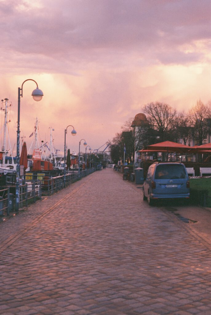 Abendsonne am Strom in Warnemünde